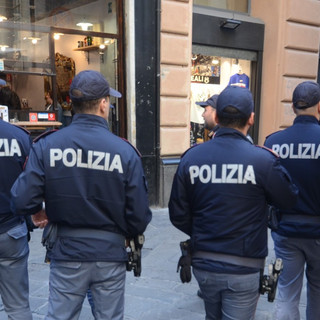 Sedicenne fermato con un tirapugni in via Gramsci: 80 identificati nel blitz in centro storico