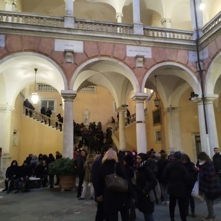 Otto assunzioni a tempo indeterminato e proroga al 30 giugno per i precari, finisce la lunga giornata dei lavoratori degli asili