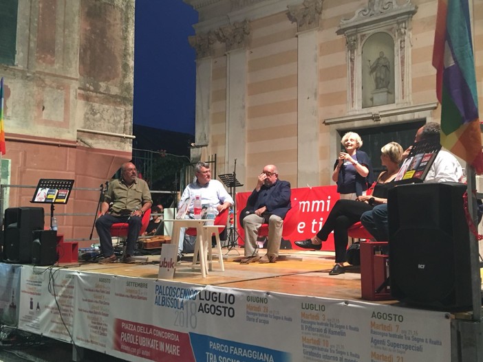 Albissola si ferma a ricordare Don Gallo: ricordi, commozione, applausi nei 90 anni del prete degli ultimi Albissola si ferma a ricordare Don Gallo: ricordi, commozione, applausi nei 90 anni del prete degli ultimi