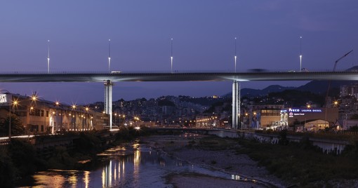 Due donne per ‘Genova in rosa’, progetto di scatti e poesie che parte dalla tragedia del ponte Due donne per ‘Genova in rosa’, progetto di scatti e poesie che parte dalla tragedia del ponte