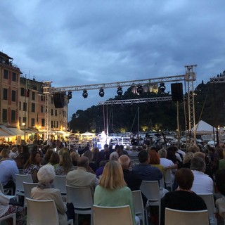 Portofino capitale della solidarietà con l'evento "Prendiamoci cura di chi si prende cura di noi"
