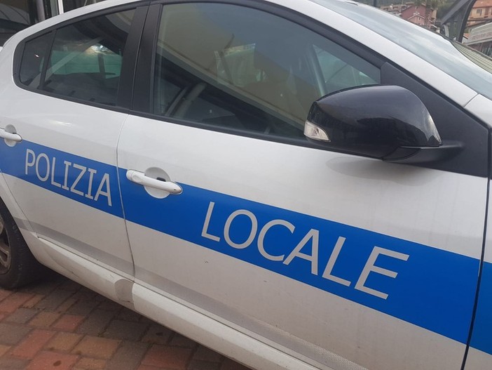 Spaccio nei giardini davanti a Brignole: denunciati due ragazzi dalla polizia locale