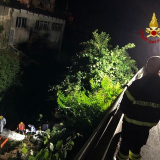 Vigili del fuoco in azione per esalazioni da idrocarburo a Campomorone