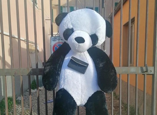 Pra’: rubato Pagnottello, il pupazzo-mascotte della pizzeria amatissimo dai bambini Pra’: rubato Pagnottello, il pupazzo-mascotte della pizzeria amatissimo dai bambini