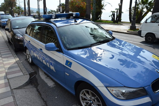 Falsifica il bollettino di pagamento per riavere la macchina. Fermato senza assicurazione