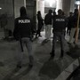 Blitz notturno nel Centro Storico: raffica di sanzioni ai minimarket e un arresto per tentata rapina