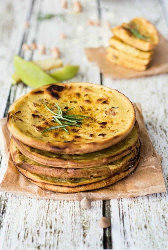 La videoricetta: fare i pancakes cece-mela