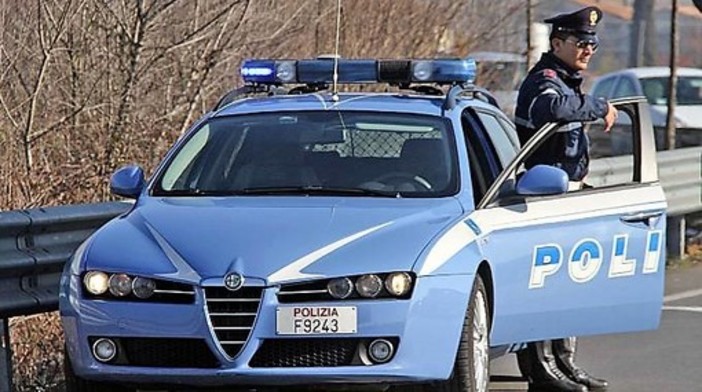 Gli trovano l'eroina in auto, 45enne arrestato dalla polizia stradale