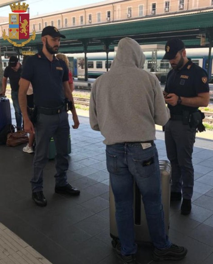 Evade per la seconda volta dai domiciliari e torna in manette