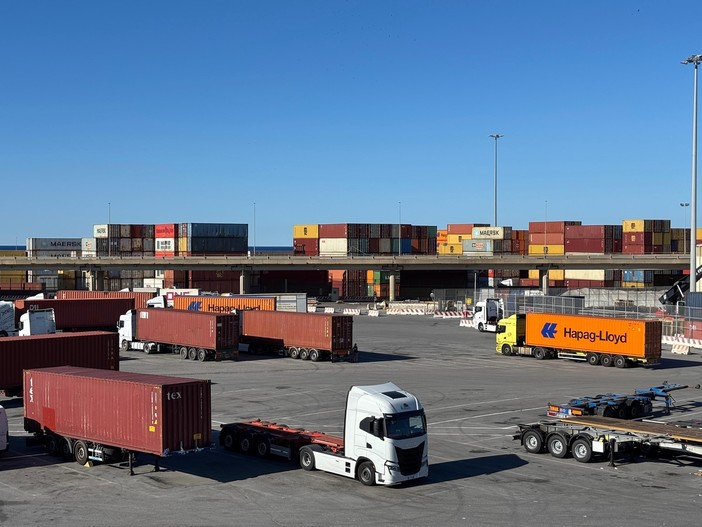 Genova riconosce lo Stato di Palestina, ma intanto aumentano i traffici portuali con Israele: +13,5% nei primi sei mesi del 2025 Genova riconosce lo Stato di Palestina, ma intanto aumentano i traffici portuali con Israele: +13,5% nei primi sei mesi del 2025