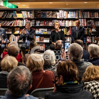 Gentiloni a Genova: "Europee sfida importante: da Sardegna segnale importante, l'alternativa c'è"