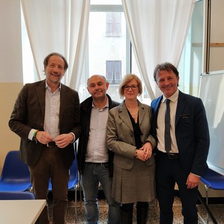 Il sottosegretario De Cristofaro in visita presso gli istituti scolastici della Valpolcevera Il sottosegretario De Cristofaro in visita presso gli istituti scolastici della Valpolcevera