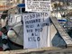 Uno striscione esposto dai pescatori