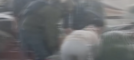Darsena, violento pestaggio in pieno giorno tra il panico dei presenti (VIDEO)