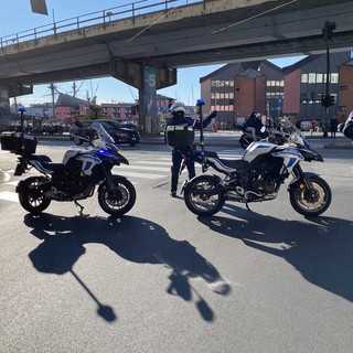 Meno multe, più prevenzione e crollo degli incidenti: il bilancio del Piano Estate della polizia locale