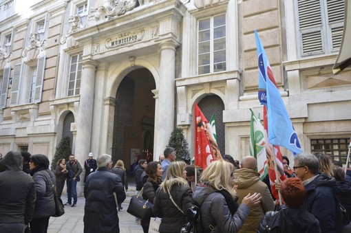 Farmacie comunali: i lavoratori a Palazzo Tursi per incontrare il sindaco