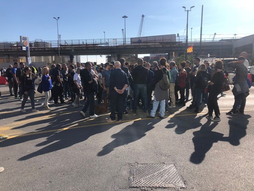 Green pass, riaperto lungomare Canepa, resta il blocco al terminal di varco Etiopia (FOTO e VIDEO)