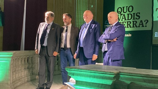 Il ministro dell'Ambiente a Genova: "La Liguria deve andare avanti, non importa chi c'è"