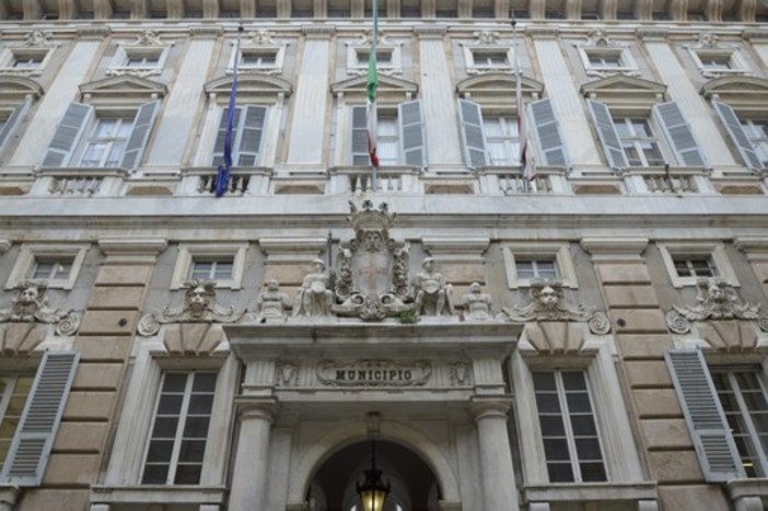 Genova, allarme bomba a Palazzo Tursi: "Liberate Battisti, siamo delle Brigate Rosse" Genova, allarme bomba a Palazzo Tursi: "Liberate Battisti, siamo delle Brigate Rosse"