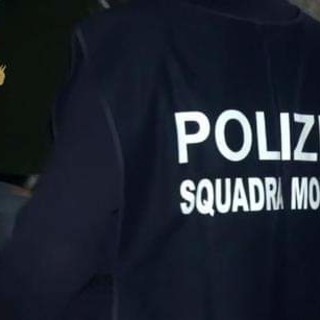 Club aperto nonostante le restrizioni anti-Covid: multate 17 persone e chiuso il locale