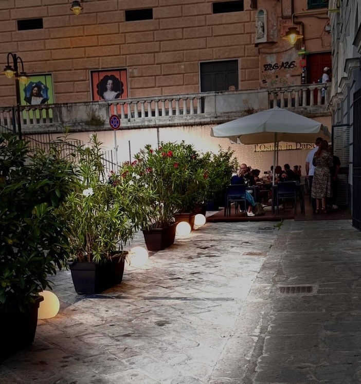 “Via le piante, ma restano le auto in sosta vietata”: la rabbia dei commercianti di Piazza dello Statuto