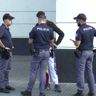 La Polizia di Stato setaccia il Ponente e la Valpolcevera: 120 persone identificate e droga fiutata dai cani antidroga