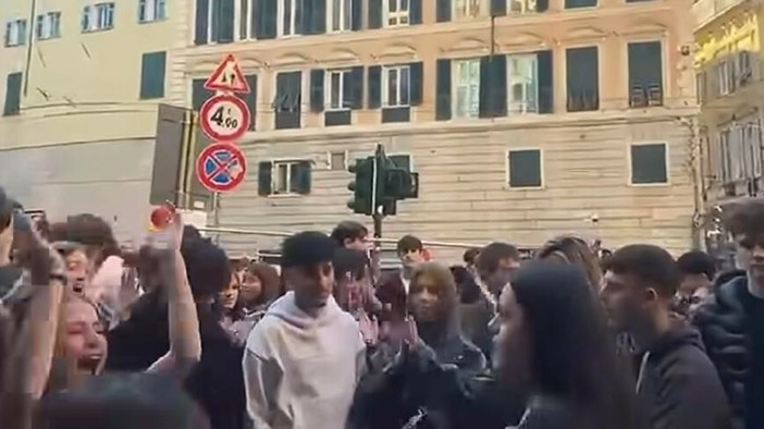 Tensione durante il tentativo di occupazione al Vittorio Emanuele Ruffini: "Studenti bloccati fuori dalla scuola" Tensione durante il tentativo di occupazione al Vittorio Emanuele Ruffini: "Studenti bloccati fuori dalla scuola"