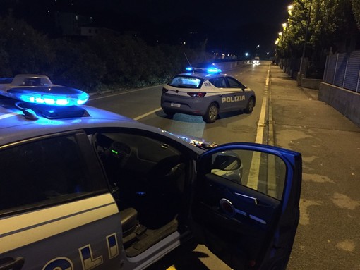 Arrestato un 37enne: armato di mattarello aggredisce gli agenti dopo aver tentato la fuga Arrestato un 37enne: armato di mattarello aggredisce gli agenti dopo aver tentato la fuga