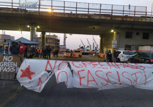 Porto di Genova, quinto giorno di protesta silenziosa in varco Etiopia (FOTO e VIDEO) Porto di Genova, quinto giorno di protesta silenziosa in varco Etiopia (FOTO e VIDEO)