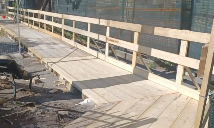 Metro Brin-Canepari, pronta la passerella pedonale in via Ariosto: l'apertura nelle prossime ore