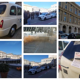 Taxi, la protesta arriva in piazza De Ferrari, "Adesione del 100%" (FOTO e VIDEO)