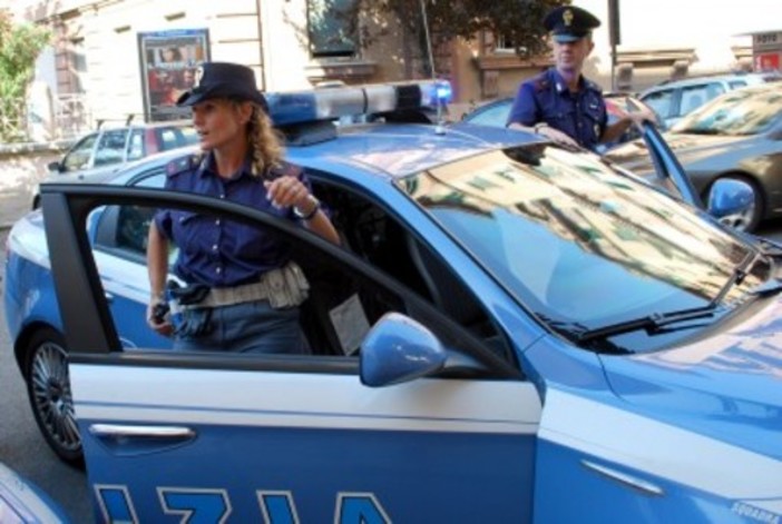 Genova, forzano saracinesca di un'edicola: uno scappa, l'altro viene arrestato