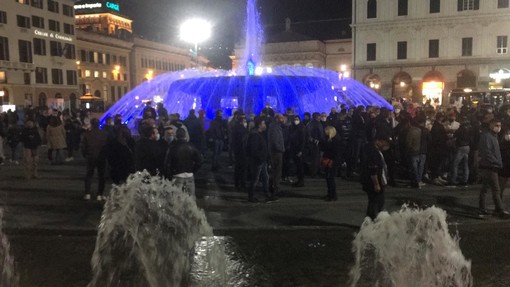 Piazza De Ferrari, torna in serata la protesta davanti alla sede della Regione (VIDEO e FOTO) Piazza De Ferrari, torna in serata la protesta davanti alla sede della Regione (VIDEO e FOTO)
