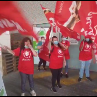 Gli addetti alla pulizia di Leroy Merlin protestano contro i tagli arrivati con il cambio di appalto (VIDEO)