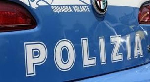 Pra', doppia rapina in pochi minuti in via Murtola: bottino da 700 euro, poi la fuga