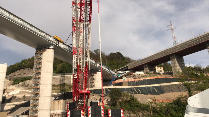 Il cantiere del nuovo ponte sul Polcevera verso gli ultimi due vari: oggi in quota nuovo impalcato (VIDEO e FOTO) Il cantiere del nuovo ponte sul Polcevera verso gli ultimi due vari: oggi in quota nuovo impalcato (VIDEO e FOTO)