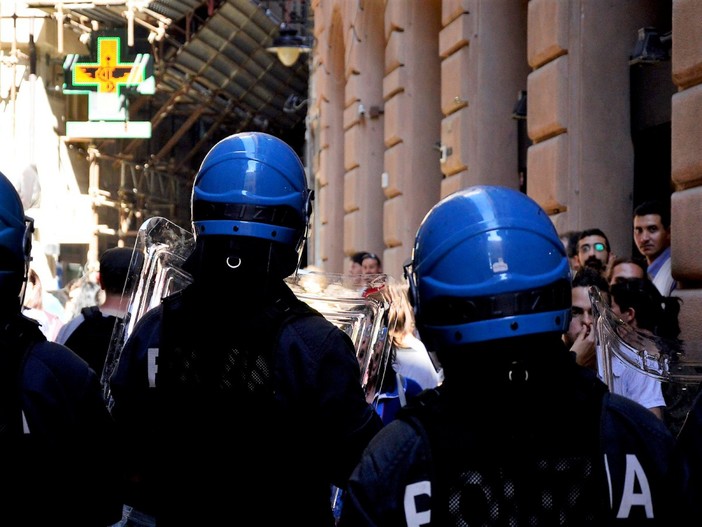 G8 2001: quattro agenti condannati per arresto illegale pagheranno oltre 80 mila euro al ministero