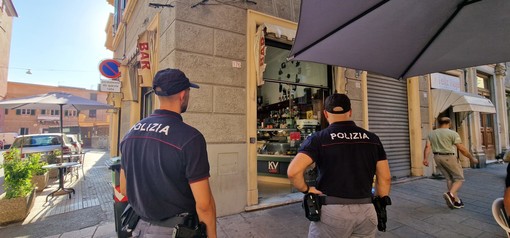I poliziotti intervenuti questo pomeriggio in via Jori
