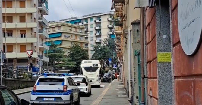 Il bus 71 verso San Carlo di Cose scortato nei giorni scorsi dalla Polizia Locale