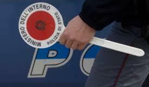 Sampierdarena, tenta di nascondersi nel bagno del bar per sfuggire alla Polizia: arrestato 21enne