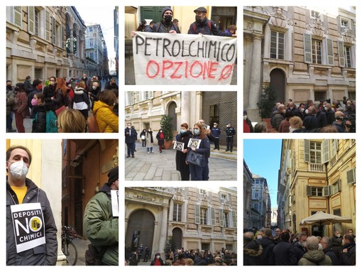 Depositi chimici, il consiglio comunale è a porte chiuse, e fuori palazzo Tursi scatta la protesta (FOTO e VIDEO)
