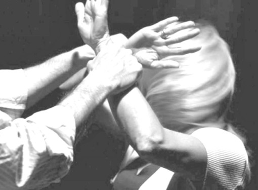 Pedinata e molestata dall'ex fidanzato che viene arrestato per atti persecutori