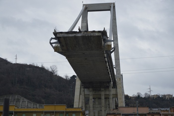 Rischio amianto nel ponte Morandi: Pd e Lista Crivello presentano interrogazione urgente al sindaco