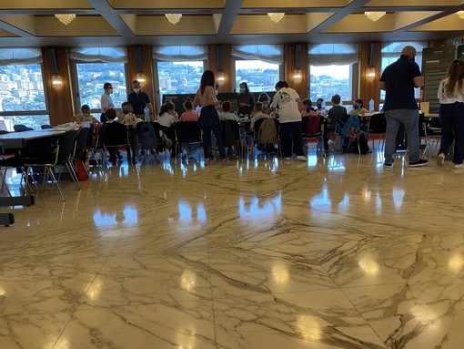 ‘Per fare un albero ci vuole…una bottiglia’, l'iniziativa di Carige e Porto dei Piccoli (Foto e Video)