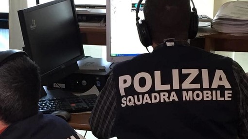 Pra', ricercato per una rapina rintracciato dalla squadra mobile: in auto con lui un altro latitante con documenti falsi