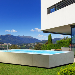 Piscine seminterrate: il gres porcellanato ridisegna i confini tra architettura e benessere