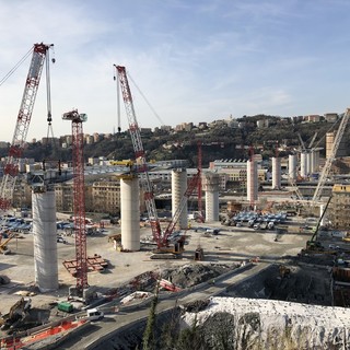 Nuovo ponte sul Polcevera: settimo impalcato e inizia il countdown per la fine delle pile (VIDEO)