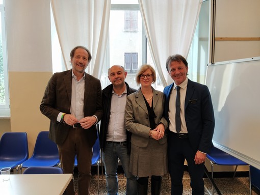 Il sottosegretario De Cristofaro in visita presso gli istituti scolastici della Valpolcevera Il sottosegretario De Cristofaro in visita presso gli istituti scolastici della Valpolcevera