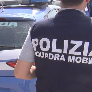 Pregiudicato e irreperibile da tre anni, rintracciato in una ditta di traslochi a Certosa: dovrà scontare oltre quattro anni di carcere