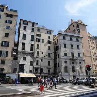 Centro Storico, Vigili del Fuoco intervengono per un'infiltrazione e trovano un cadavere Centro Storico, Vigili del Fuoco intervengono per un'infiltrazione e trovano un cadavere